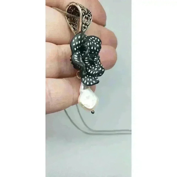 Vintage Baroque Pearl Necklace Earrings Set Black & White Roses Hand Made Flower - Picture 7 of 11